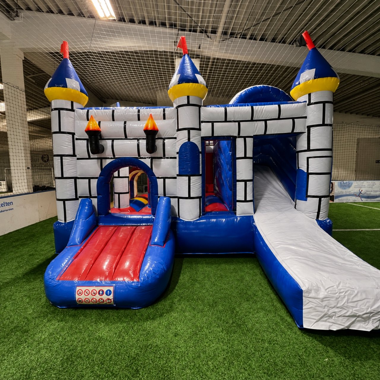 Hüpfburg in der KidsWorld der Soccerhalle KissSoccer Bad Kissingen